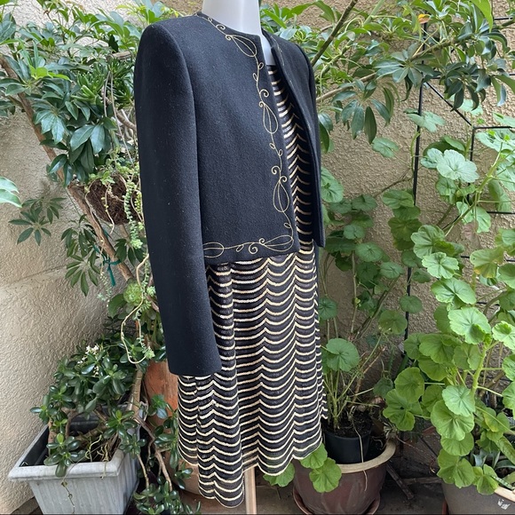 Vintage black wool cropped blazer with gold embroidery - Picture 8 of 12